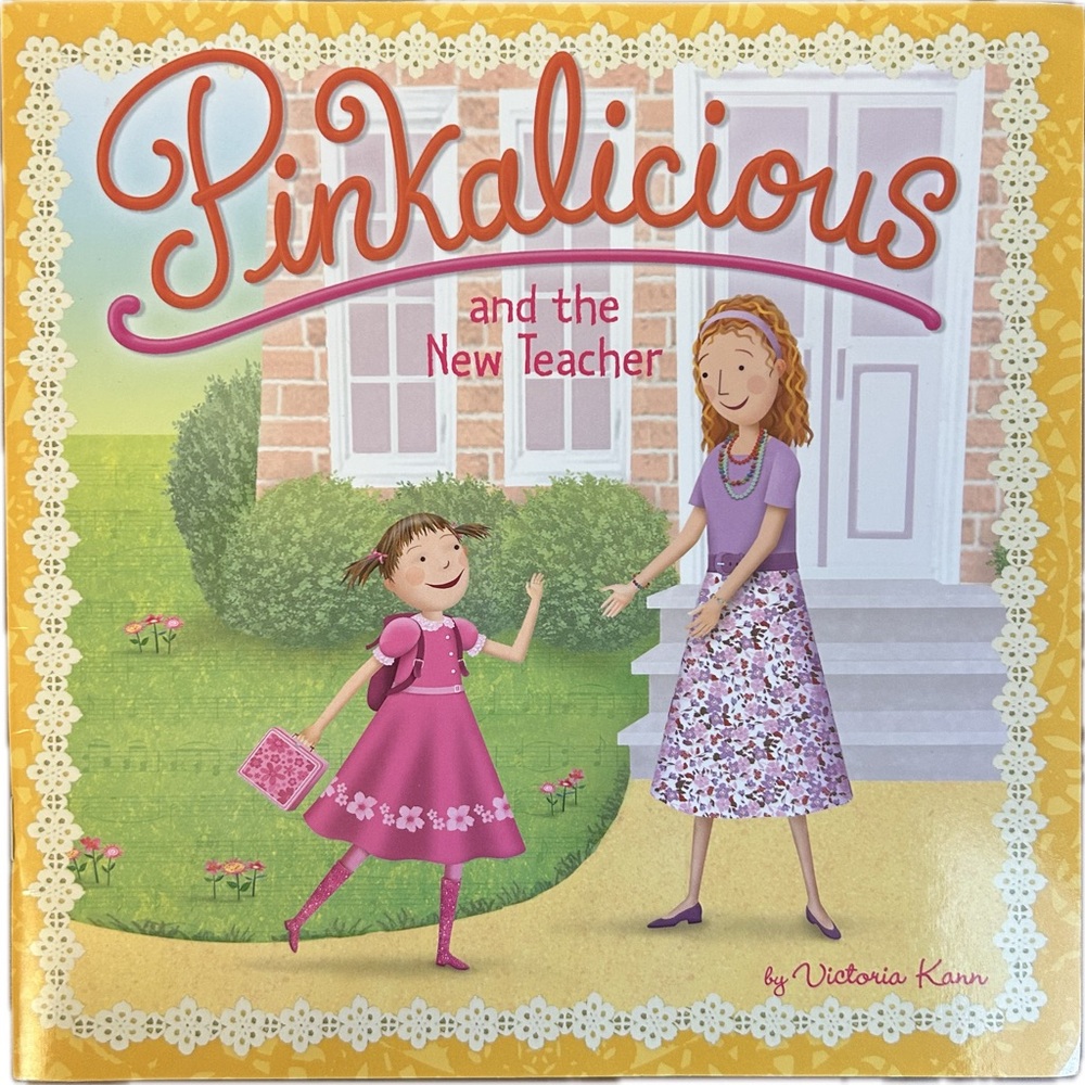 BUNDLE & SAVE🎉 Pinkalicious and the New Teacher Book Softcover